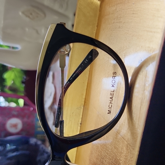 MK4089U 3005 Black and Gold - Picture 2 of 5